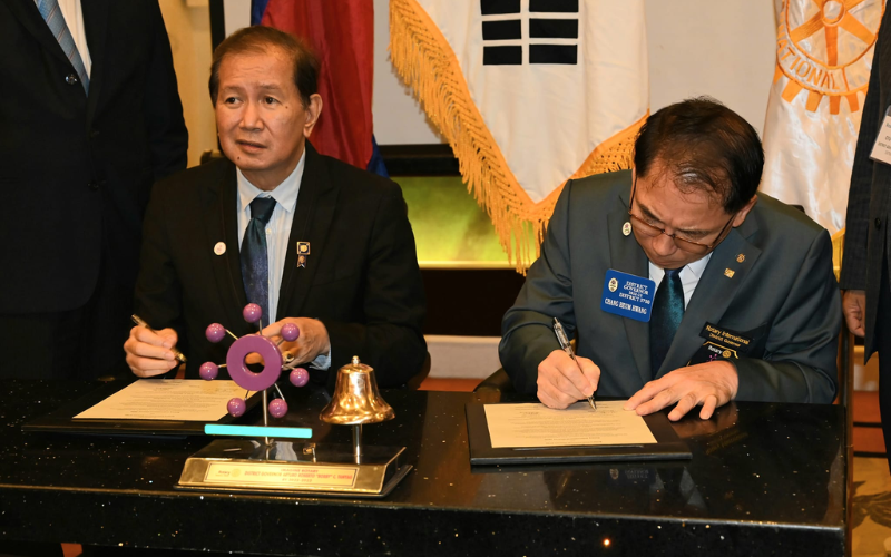 Signing of Sisterhood Agreement with RI D3750