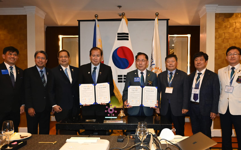 Signing of Sisterhood Agreement with RI D3750